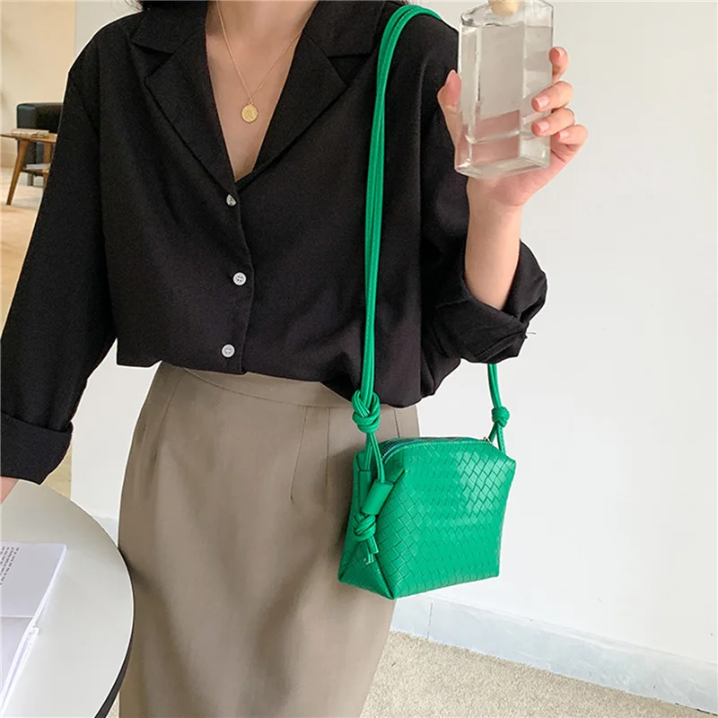 Ladies Woven Shoulder Bag, Girls Leisure Style Diamond Plaid Adjustable Shoulder Strap Zipper Crossbody Messenger Bag
Ladies Woven Shoulder Bag, Girls Leisure Style Diamond Plaid Adjustable Shoulder Strap Zipper Crossbody Messenger Bag