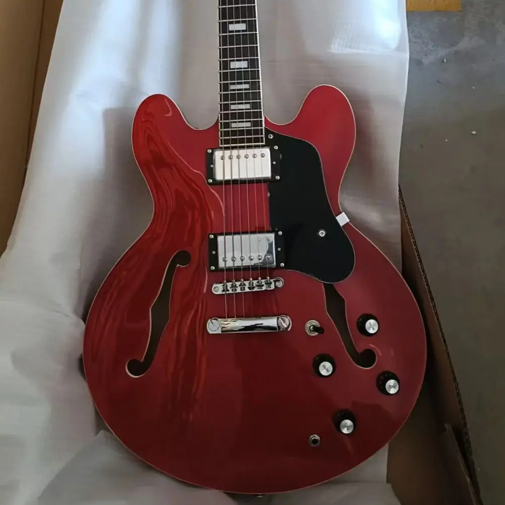 Half hollow electric guitar with a red body and glossy mahogany finish. Made with high-quality construction. Free delivery.
Half hollow electric guitar with a red body and glossy mahogany finish. Made with high-quality construction. Free delivery.