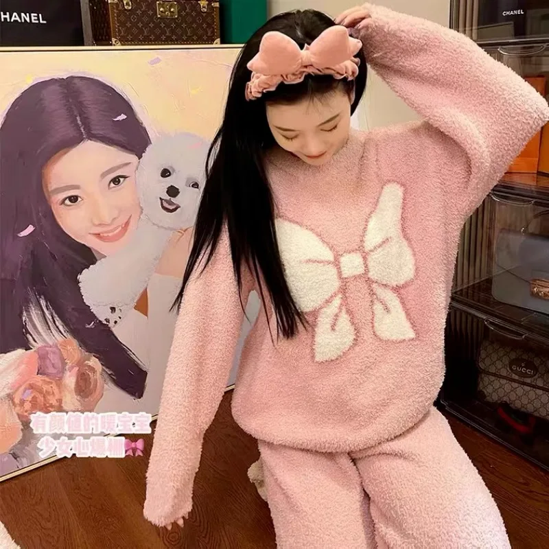 Soft Velvet Pajamas for Women in Autumn and Winter Warm Cute Sweet Bow High-end Coral Velvet Home Clothing Suit
Soft Velvet Pajamas for Women in Autumn and Winter Warm Cute Sweet Bow High-end Coral Velvet Home Clothing Suit