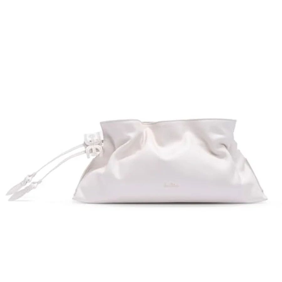 Sam Edelman Poppy Oversized Clutch for evening events, vegan leather, black, spacious interior with zip closure and detachable
Sam Edelman Poppy Oversized Clutch for evening events, vegan leather, black, spacious interior with zip closure and detachable