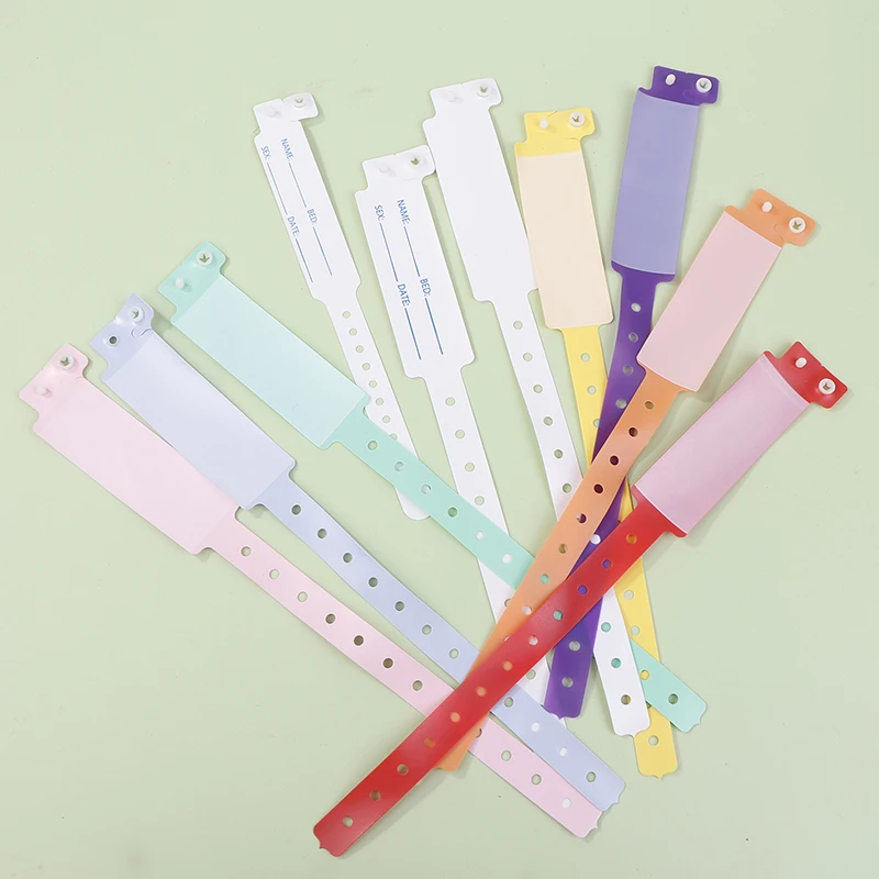 Быстросъемные пластиковые браслеты: одноразовые, водонепроницаемые, для ручной записи информации, упаковка 10 шт., для однократного использования.
Быстросъемные пластиковые браслеты: одноразовые, водонепроницаемые, для ручной записи информации, упаковка 10 шт., для однократного использования.