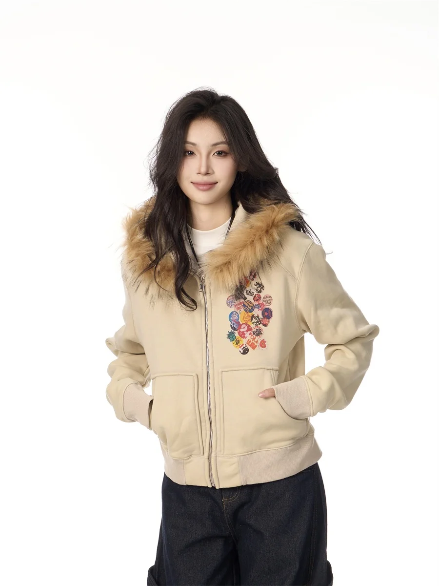 Street Style Women's Fleece Lined Short Hoodie Coat Thickened Autumn Winter Outerwear Vintage American Retro Fur Collar Slim Fit
Street Style Women's Fleece Lined Short Hoodie Coat Thickened Autumn Winter Outerwear Vintage American Retro Fur Collar Slim Fit