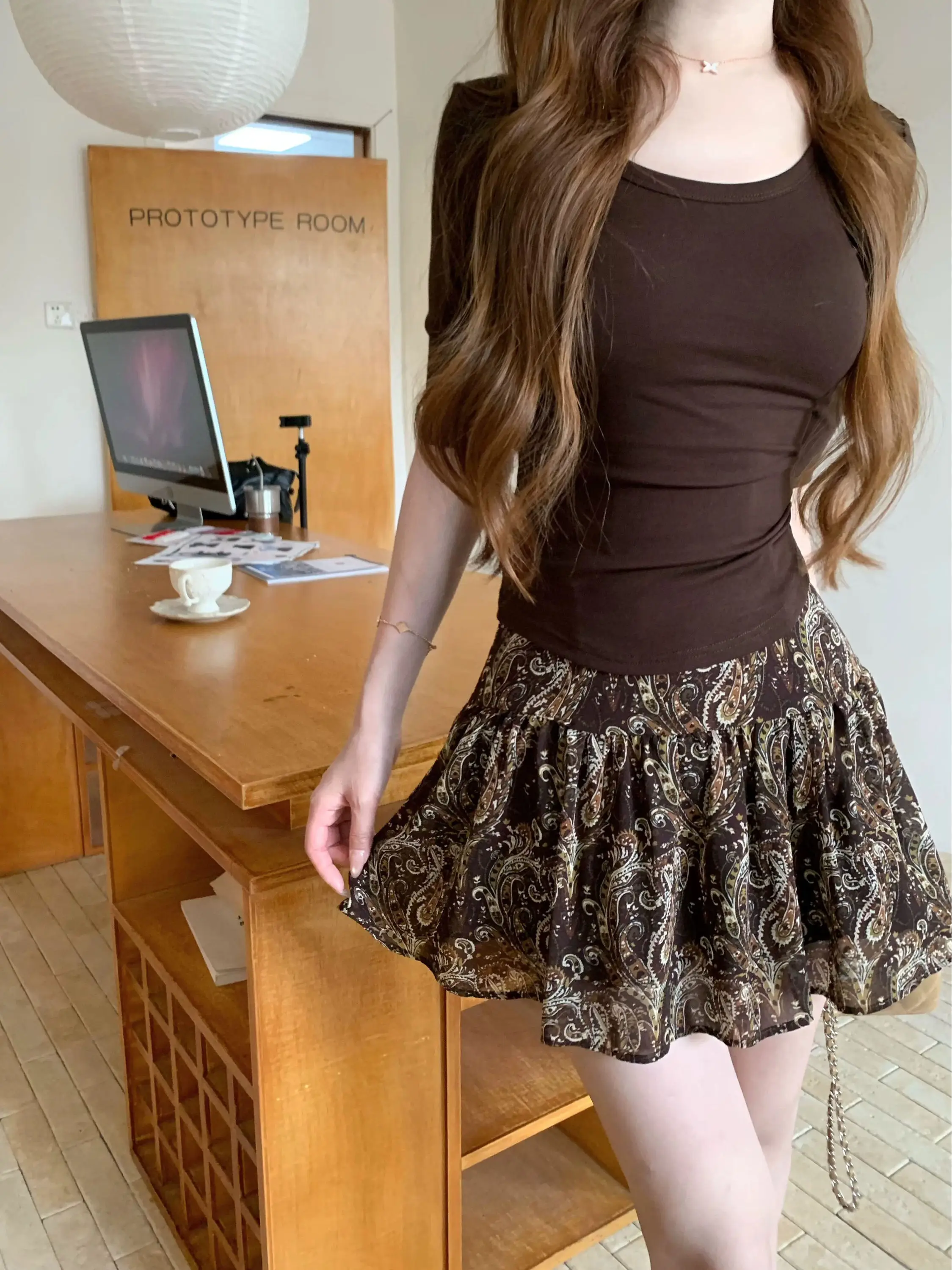 Floral Print Chiffon A-Line Skirt Women's Summer plus Size Flattering Retro Style High Waist Skirt for Casual Wear
Floral Print Chiffon A-Line Skirt Women's Summer plus Size Flattering Retro Style High Waist Skirt for Casual Wear