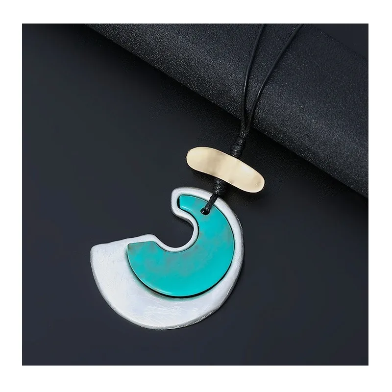 Special for New Necklaces, Moon-shaped Resin Premium Wind Sweater Chain, Women's Alloy Long Necklace.
Special for New Necklaces, Moon-shaped Resin Premium Wind Sweater Chain, Women's Alloy Long Necklace.