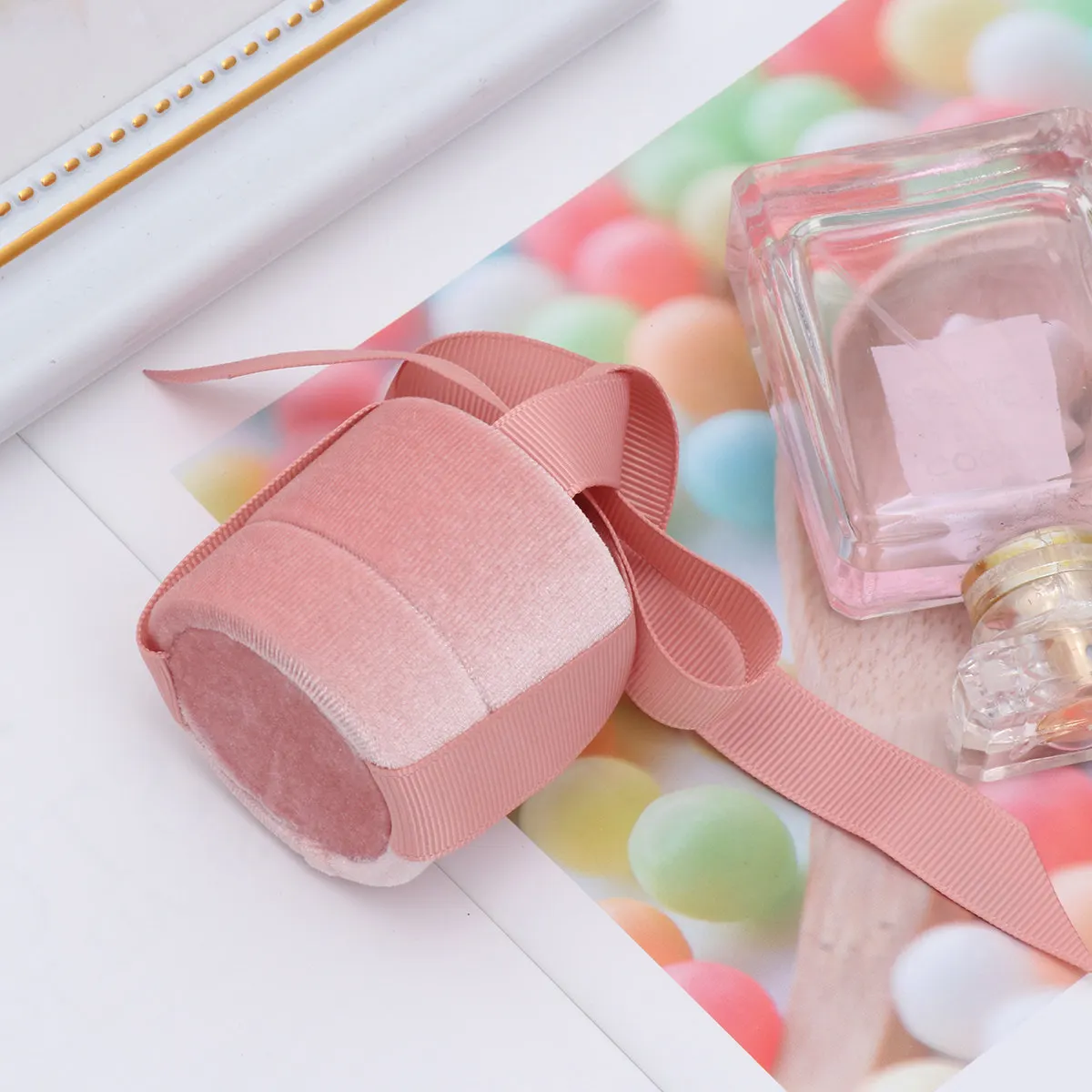 Premium Round Ring Box Stylish Minimalist Jewelry Organizer with Ribbon Compact Lightweight Design for Rings Gifts Valentine
Premium Round Ring Box Stylish Minimalist Jewelry Organizer with Ribbon Compact Lightweight Design for Rings Gifts Valentine