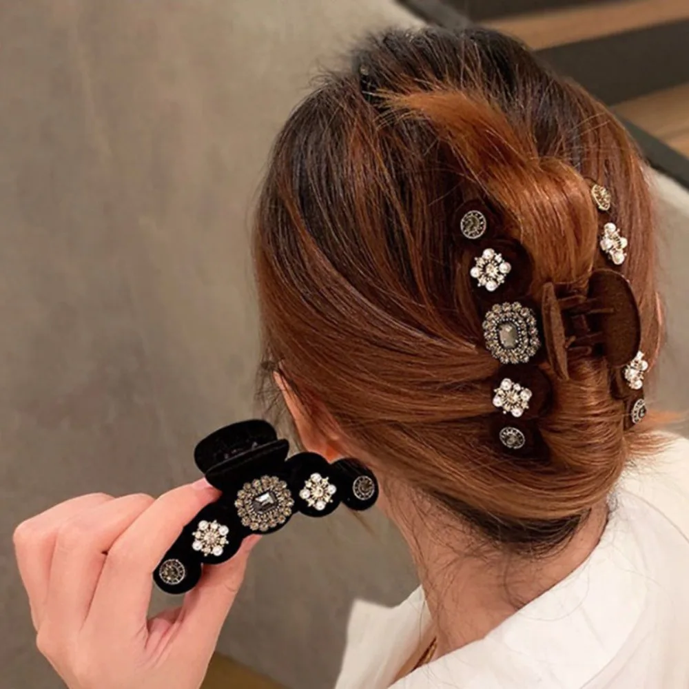Premium Velvet Grip Clip Large Shark Clip Simple Retro Palace Style Baroque Hairpin
Premium Velvet Grip Clip Large Shark Clip Simple Retro Palace Style Baroque Hairpin