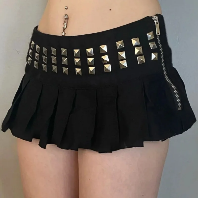 2026 new hot stamping design pleated skirt short skirt women's summer personality A-line side zipper skirt black European
2026 new hot stamping design pleated skirt short skirt women's summer personality A-line side zipper skirt black European