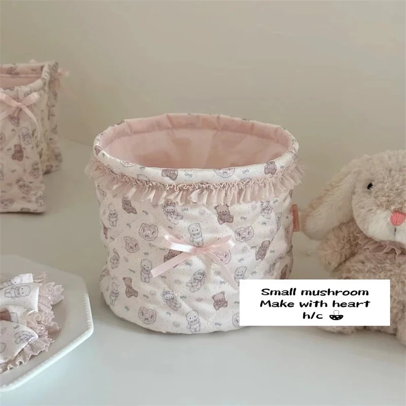 The Satin Surface Is Soft And Cute InS-style Zipper Makeup Bag And A Cute Storage Basket For Toast And Bread
The Satin Surface Is Soft And Cute InS-style Zipper Makeup Bag And A Cute Storage Basket For Toast And Bread
