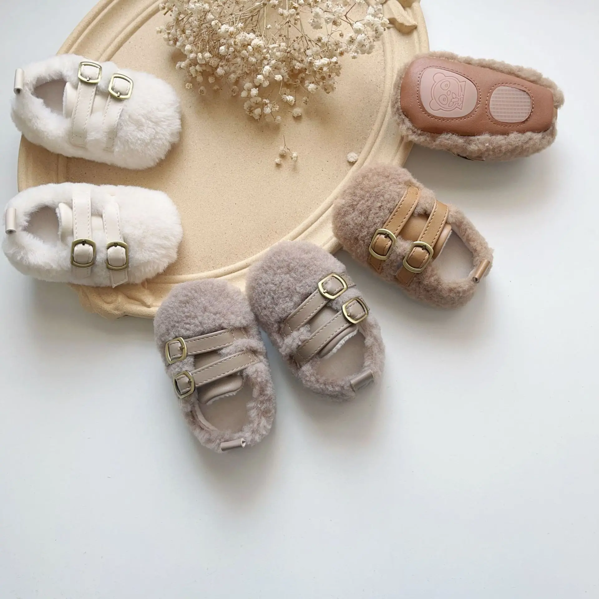 2025 г., новая зимняя обувь для маленьких девочек, однотонная детская обувь Mao Mao Mao, модная нескользящая теплая флисовая обувь на мягкой подошве для малышей
2025 г., новая зимняя обувь для маленьких девочек, однотонная детская обувь Mao Mao Mao, модная нескользящая теплая флисовая обувь на мягкой подошве для малышей