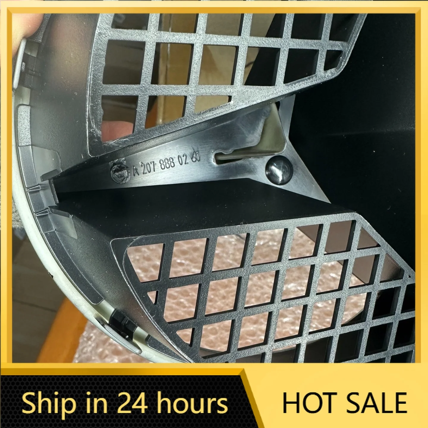For Mercedes-Benz 18.5cm Front Grille Star Emblem A2078880260 / A2078170016 Grid Hollow Style Chrome Silver / Glossy Black
For Mercedes-Benz 18.5cm Front Grille Star Emblem A2078880260 / A2078170016 Grid Hollow Style Chrome Silver / Glossy Black