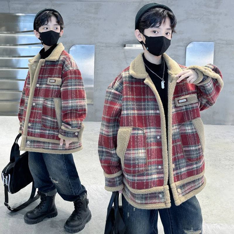 Korean Sle Thiened Fce Lined Plaid Woolen Coat Winter Clothes for Boys Teenage Casual Faion Straight Hem Zipper Closure
Korean Sle Thiened Fce Lined Plaid Woolen Coat Winter Clothes for Boys Teenage Casual Faion Straight Hem Zipper Closure