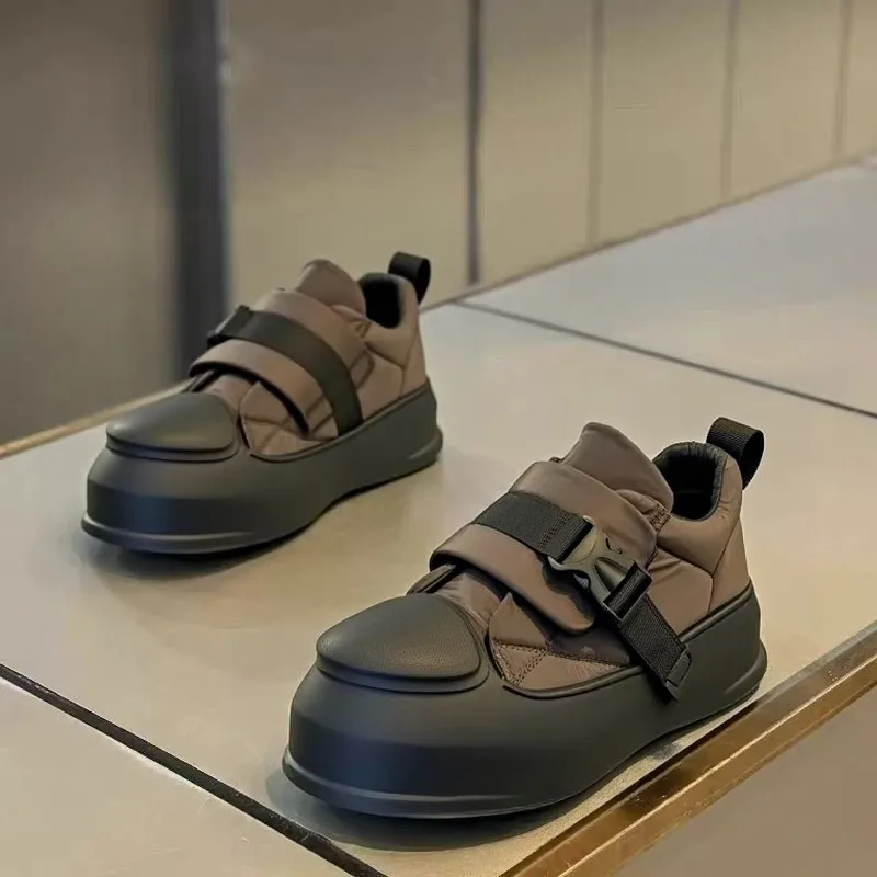 European Style Men's Low Top Shoes Spring Fashionable Casual Lightweight Sporty Thick Bottom Heightening Big Head Shoes
European Style Men's Low Top Shoes Spring Fashionable Casual Lightweight Sporty Thick Bottom Heightening Big Head Shoes