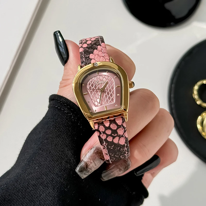 UTHAI Women's Watch Fashion Luxury Leopard Pattern Wristband Personalized Trend Waterproof Quartz Watch Gift watches for woman
UTHAI Women's Watch Fashion Luxury Leopard Pattern Wristband Personalized Trend Waterproof Quartz Watch Gift watches for woman