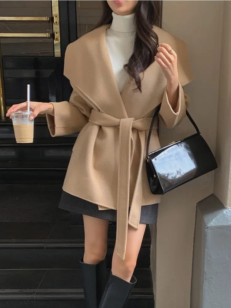 Retro Style Women's Woolen Coat with Belt Long Sleeve Shawl Collar Slimming Trendy Autumn New Arrival Pure Color Outerwear
Retro Style Women's Woolen Coat with Belt Long Sleeve Shawl Collar Slimming Trendy Autumn New Arrival Pure Color Outerwear