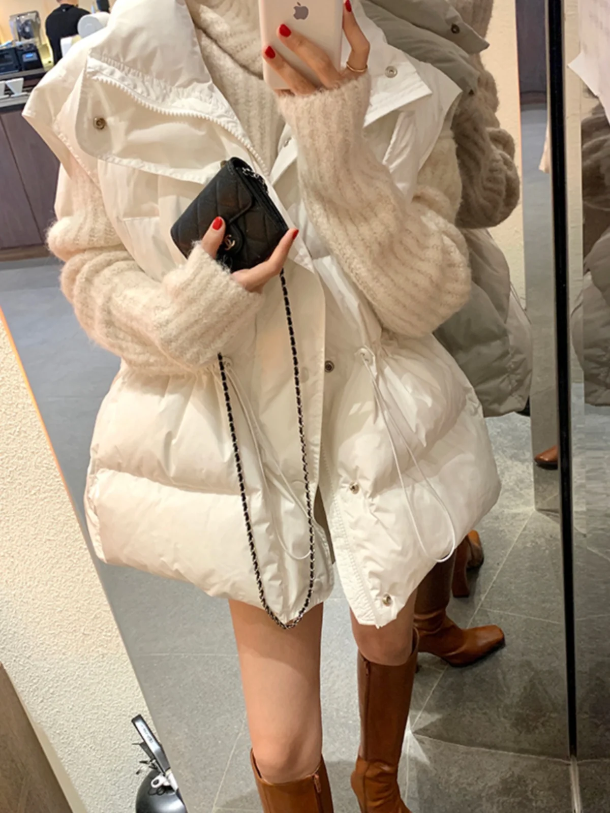 Женский утепленный пуховый жилет из хлопка, длинный, свободного кроя, с завязками на талии, в корейском стиле, для повседневной носки
Женский утепленный пуховый жилет из хлопка, длинный, свободного кроя, с завязками на талии, в корейском стиле, для повседневной носки