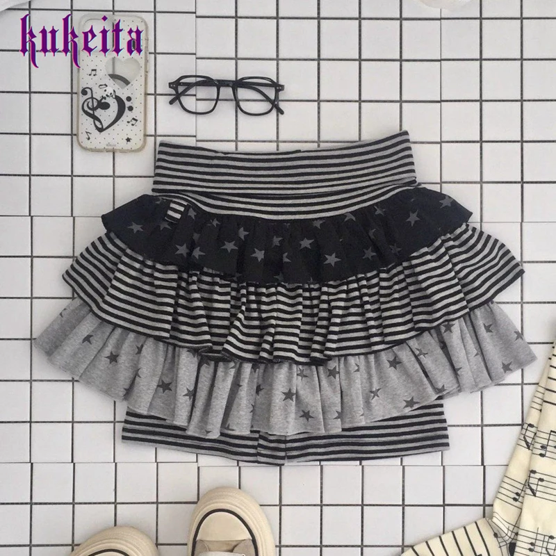 Мини-юбка Kukeita Harajuku в готическом стиле, черно-серая, с принтом звезд и полосок, с защитными шортами, женская, в японском стиле Y2K, кавайная уличная одежда
Мини-юбка Kukeita Harajuku в готическом стиле, черно-серая, с принтом звезд и полосок, с защитными шортами, женская, в японском стиле Y2K, кавайная уличная одежда