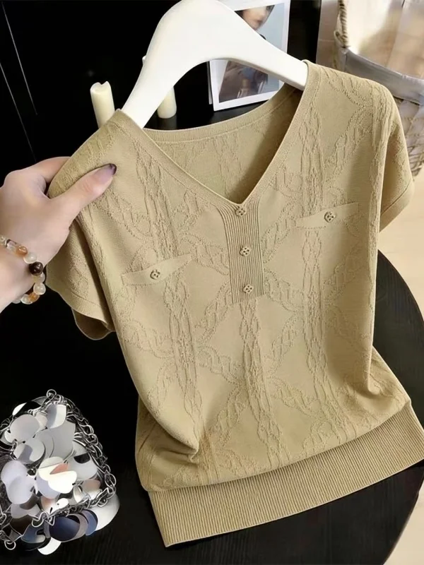 plus Size Women's V-Neck Short Sleeve Knitwear Loose Belly Covering Slimming Top Korean Style Spring Summer Commute Wear
plus Size Women's V-Neck Short Sleeve Knitwear Loose Belly Covering Slimming Top Korean Style Spring Summer Commute Wear