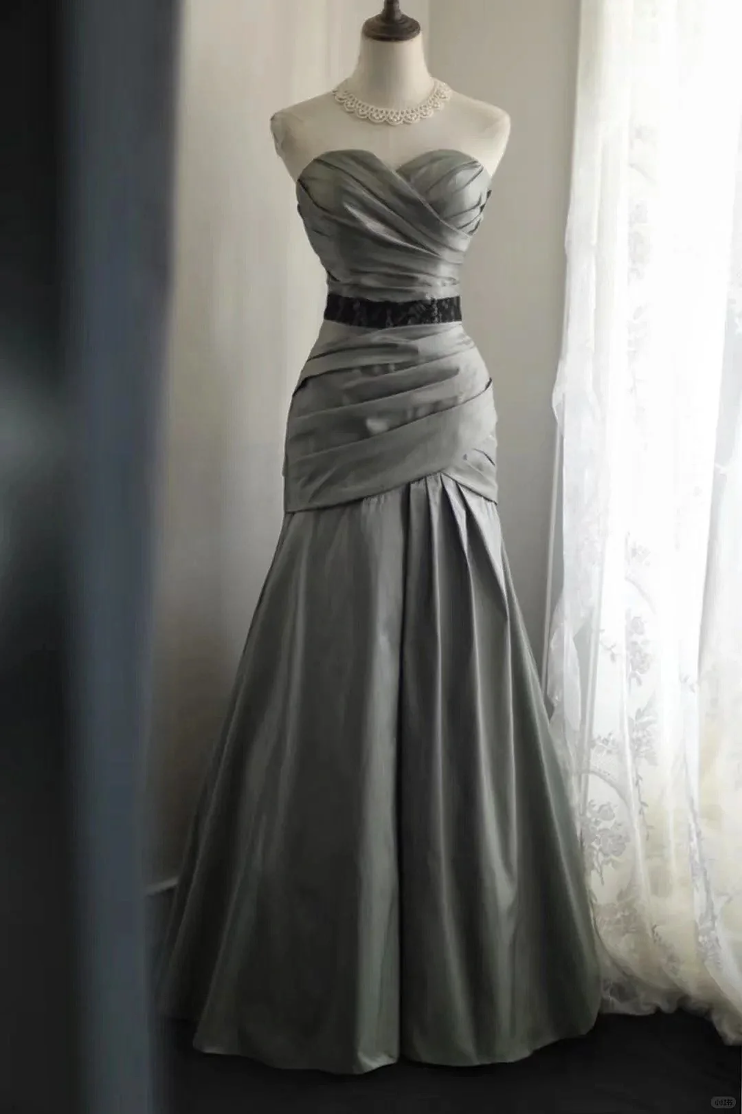 Grey Evening Dress Mermaid Elegant Satin Strapless Sequin Belt Backless Pleated Party Formal Occasions Wedding Bride Prom Gowns
Grey Evening Dress Mermaid Elegant Satin Strapless Sequin Belt Backless Pleated Party Formal Occasions Wedding Bride Prom Gowns