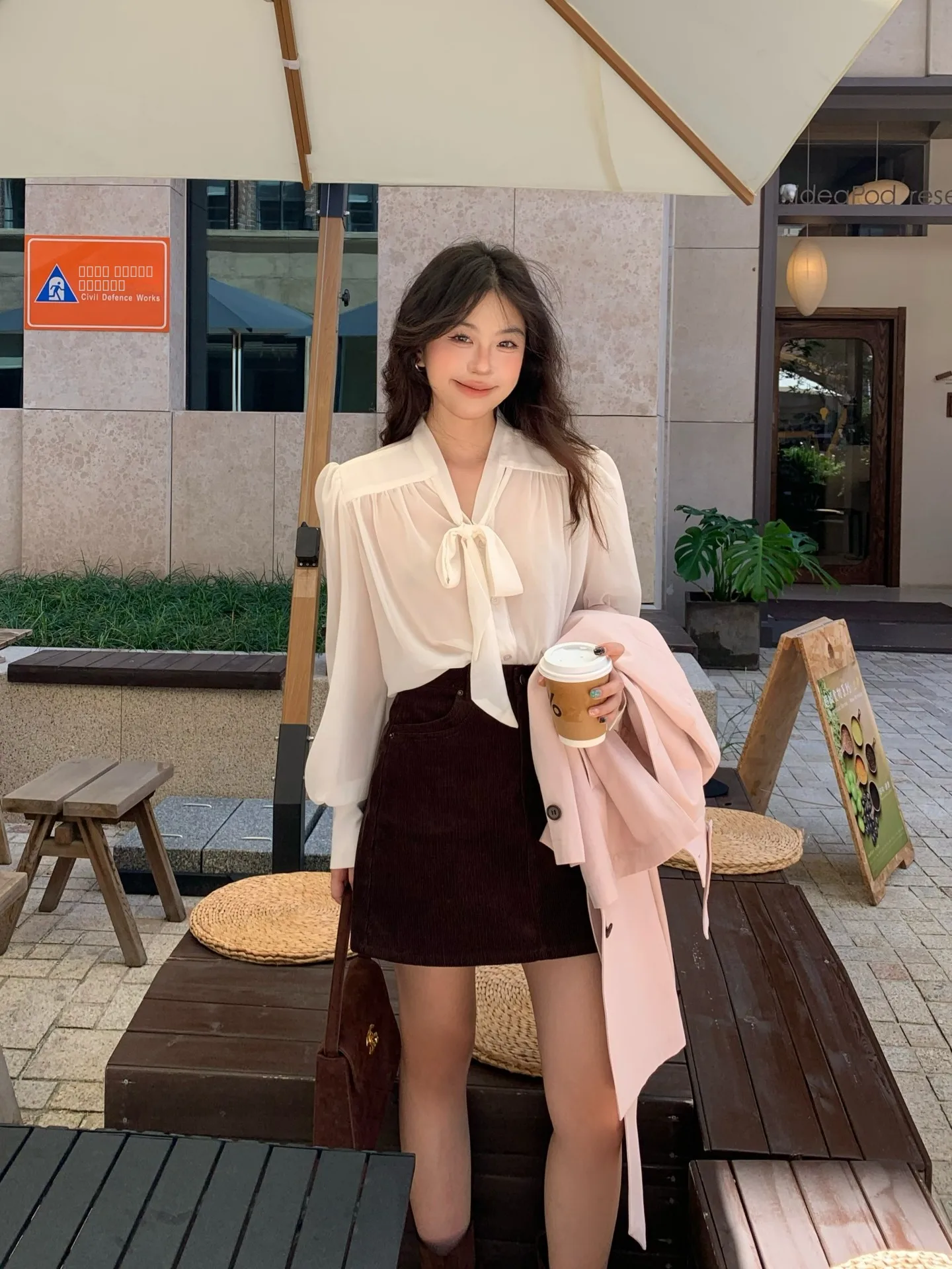 Женская базовая футболка Moby Loose Long Sleeve V-neck Knot из дышащего полиэстера, коллекция Осень 2025
Женская базовая футболка Moby Loose Long Sleeve V-neck Knot из дышащего полиэстера, коллекция Осень 2025