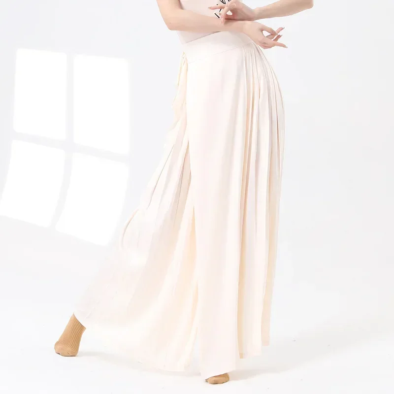 Original design New Chinese style horse face woven flower drape acetic acid satin cool culottes Modern classical dance culottes
Original design New Chinese style horse face woven flower drape acetic acid satin cool culottes Modern classical dance culottes