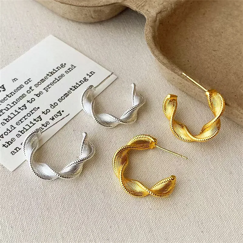 Twisted Metal Texture Earrings for Women Stylish Personality High-End Feeling Suitable for Commuting Parties Jewelry Accessory
Twisted Metal Texture Earrings for Women Stylish Personality High-End Feeling Suitable for Commuting Parties Jewelry Accessory