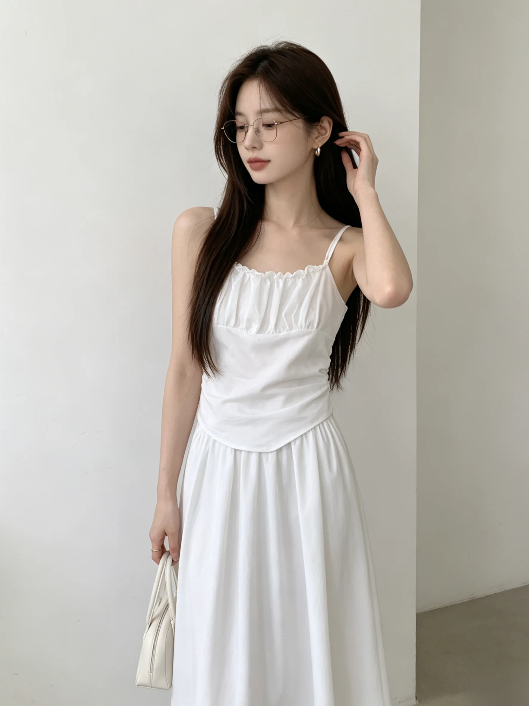 Summer New Gentle Lazy Style Slimming Strap Vest Skirt Two-Piece Set Elegance Small Audience Holiday Style Women's Fashion Set
Summer New Gentle Lazy Style Slimming Strap Vest Skirt Two-Piece Set Elegance Small Audience Holiday Style Women's Fashion Set