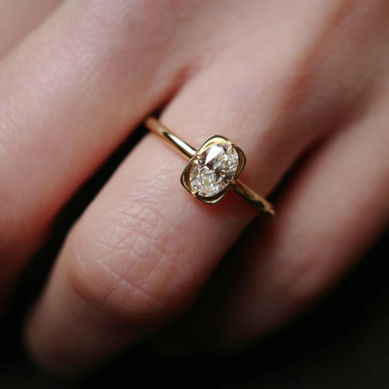 Light luxury Sweet Style Simple Classic Square Sparkling Inlaid Oval Diamond Rings for Women Engagement Silver Jewelry
Light luxury Sweet Style Simple Classic Square Sparkling Inlaid Oval Diamond Rings for Women Engagement Silver Jewelry
