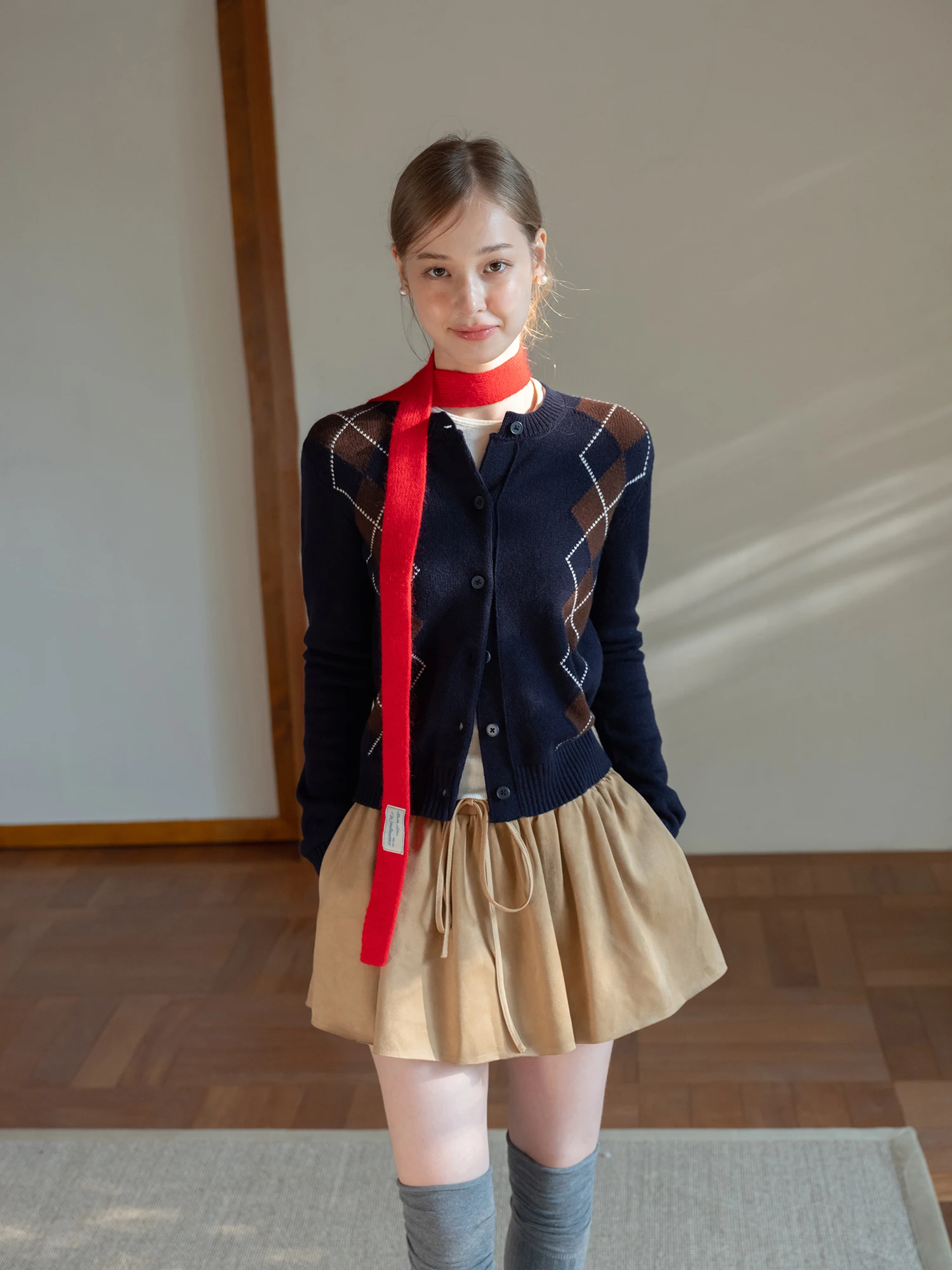 Женский вязаный кардиган EggkU Series с круглым вырезом, узором «ромб», свободного кроя, с длинными рукавами, укороченный, на пуговицах
Женский вязаный кардиган EggkU Series с круглым вырезом, узором «ромб», свободного кроя, с длинными рукавами, укороченный, на пуговицах