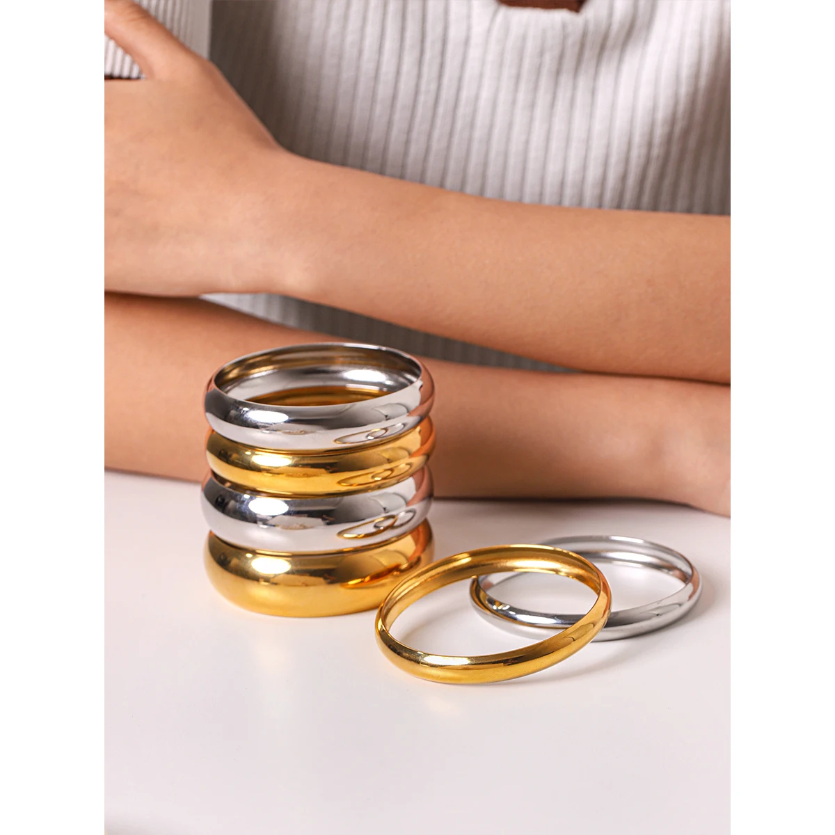 Minimalist Round Smooth 20mm Bangle Bracelet For Women 316L Stainless Steel 18K Gold Plated Tarnish Resistant Charm Jewelry Gift
Minimalist Round Smooth 20mm Bangle Bracelet For Women 316L Stainless Steel 18K Gold Plated Tarnish Resistant Charm Jewelry Gift