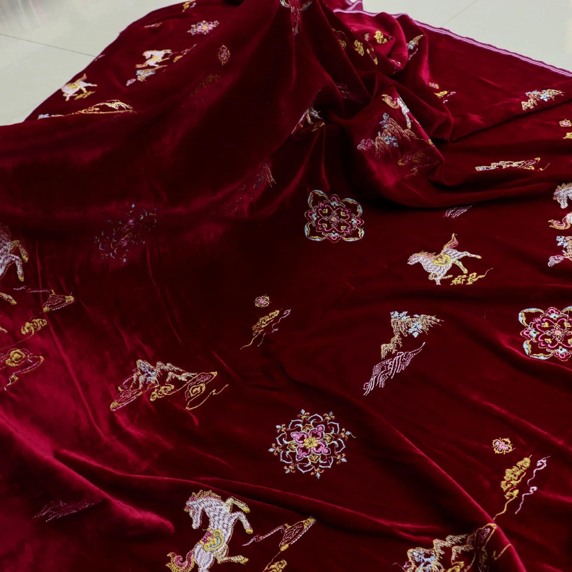 2712 Straight Hair Woven Brocade Sticky Velvet Embroidered Thread Flat Embroidered Velvet Wedding Dress Women's Dress Fabric
2712 Straight Hair Woven Brocade Sticky Velvet Embroidered Thread Flat Embroidered Velvet Wedding Dress Women's Dress Fabric