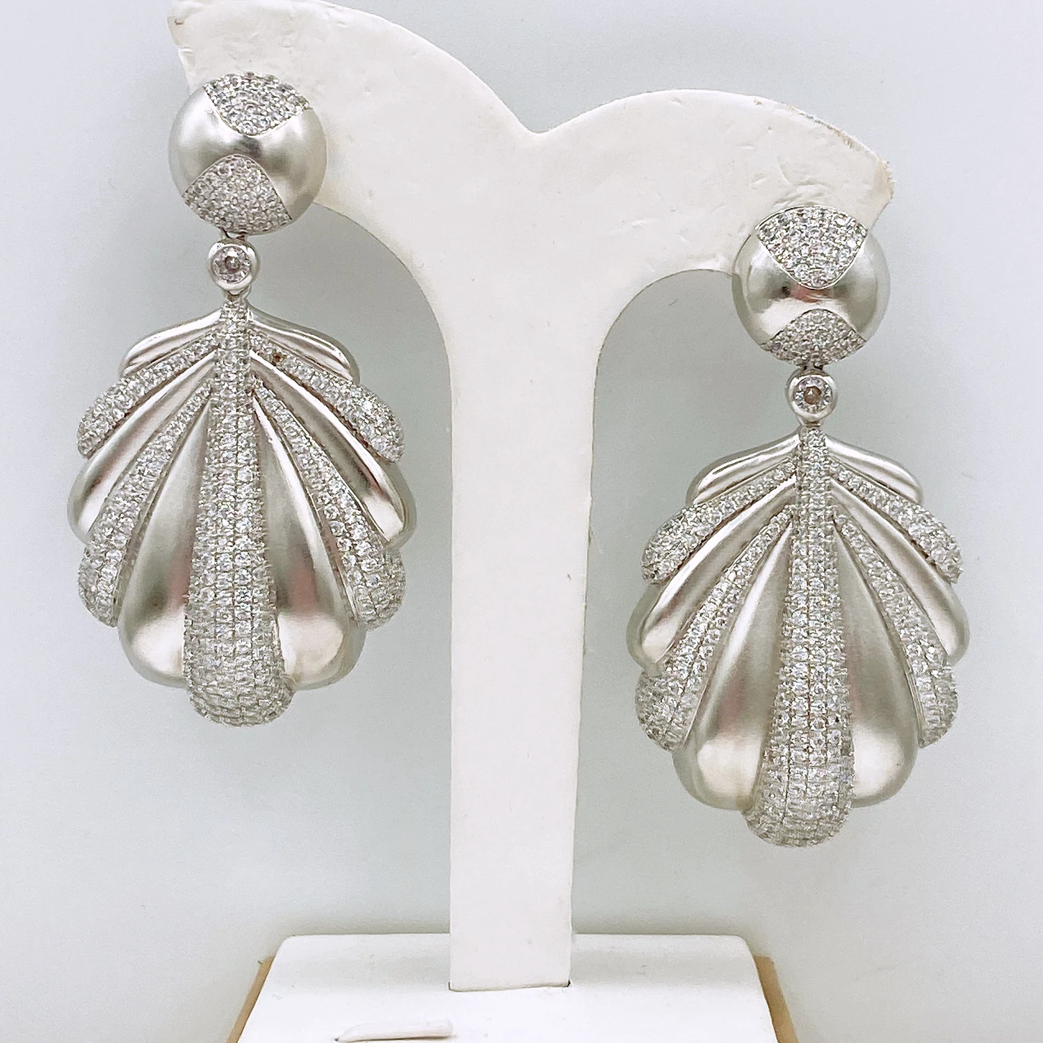 Yulaili Luxury Gold Plated Fan Drop Earrings 5A Zirconia Glittery Pave Elegant Party Wedding Jewelry Accessories HE2301139
Yulaili Luxury Gold Plated Fan Drop Earrings 5A Zirconia Glittery Pave Elegant Party Wedding Jewelry Accessories HE2301139