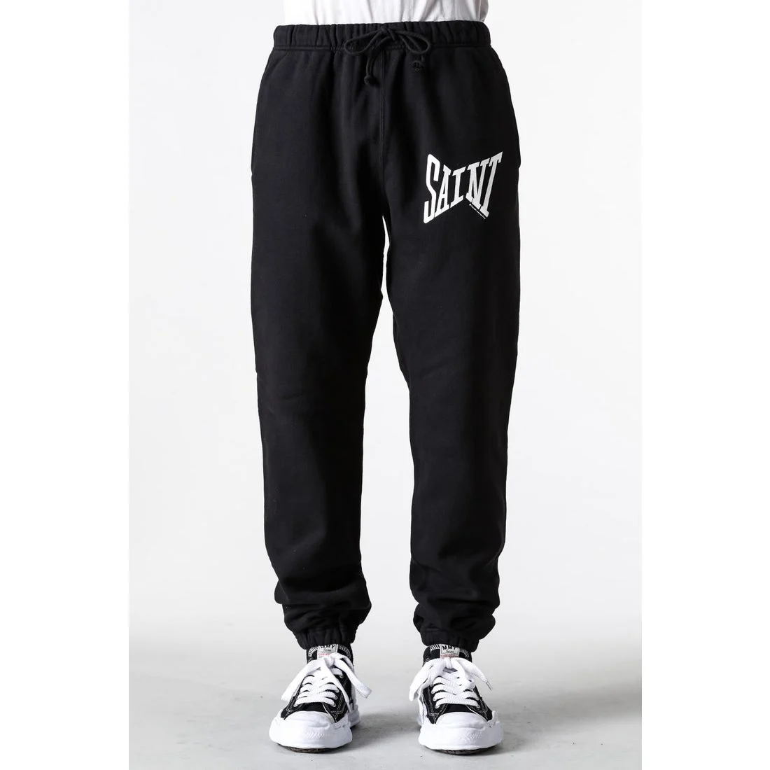 Saint 25S New European Trend Sportswear Fine tailoring and loose fit Sweatpants Trousers Pants Gyms Pants
Saint 25S New European Trend Sportswear Fine tailoring and loose fit Sweatpants Trousers Pants Gyms Pants