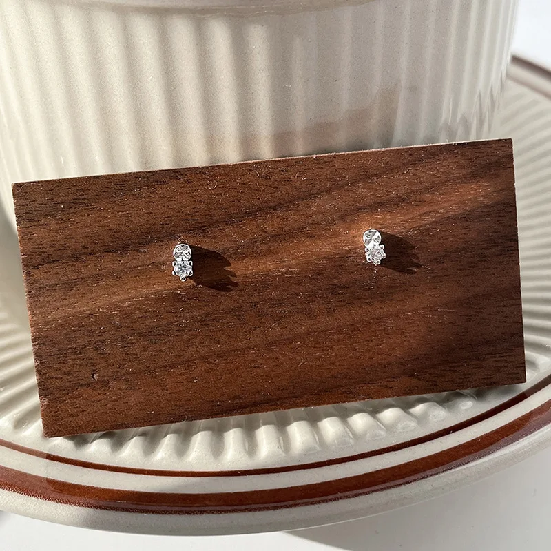 Fashion Silver Color Zircon Earrings for Women Minimalist Sweet Earrings Girls Jewelry Party Gift
Fashion Silver Color Zircon Earrings for Women Minimalist Sweet Earrings Girls Jewelry Party Gift