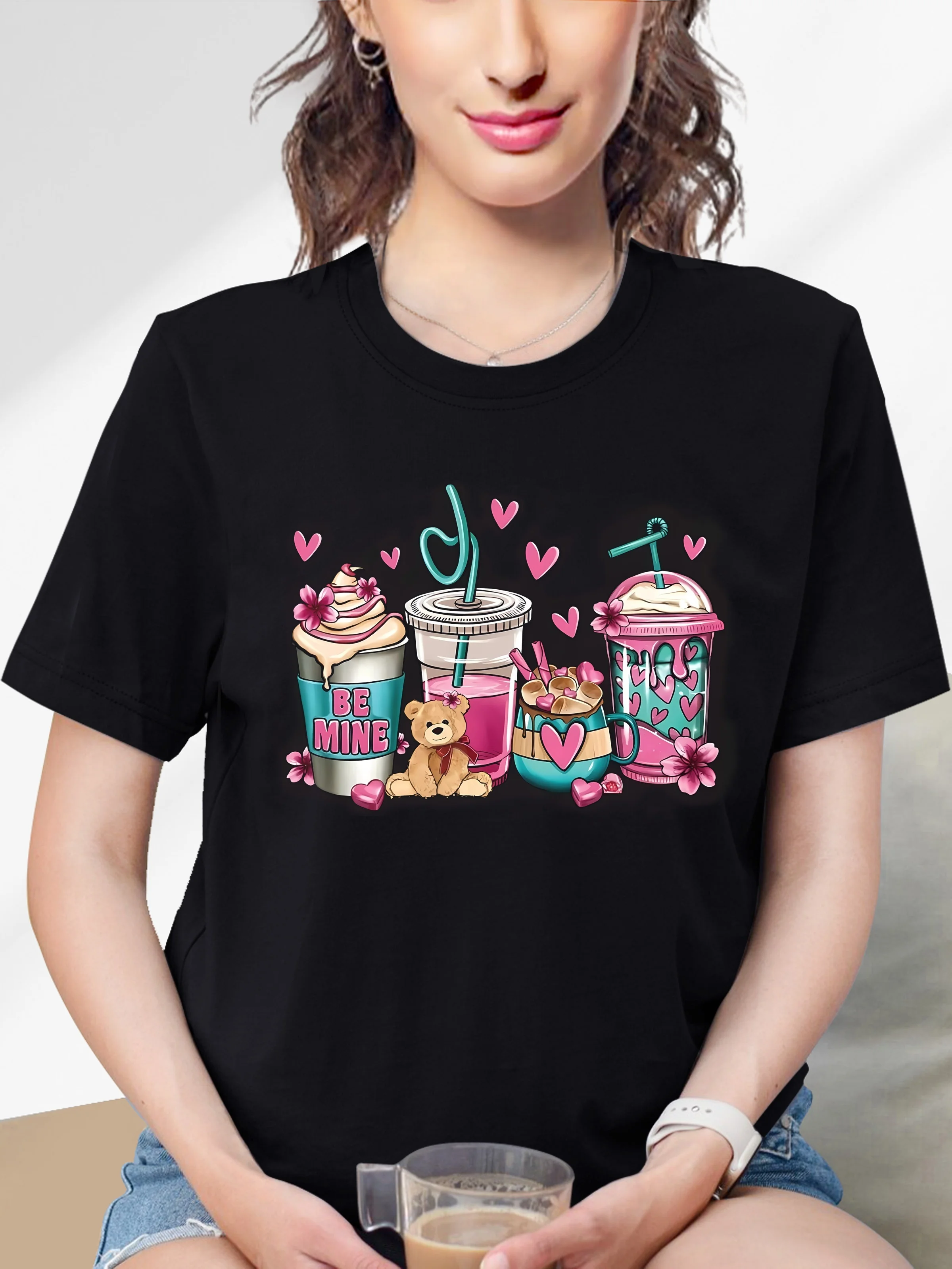 Valentine's Day Coffee Cup & Bear Graphic Round Neck Short Sleeve T-shirt, Casual Sports Fashion Tops, Women's Activewear
Valentine's Day Coffee Cup & Bear Graphic Round Neck Short Sleeve T-shirt, Casual Sports Fashion Tops, Women's Activewear
