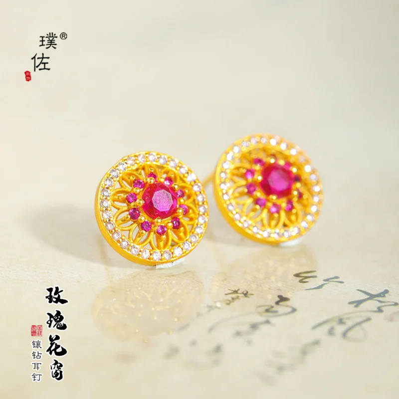 Red Hollow Rose Flower Window Earrings Vintage Palace Style Light Luxury Earrings for Women
Red Hollow Rose Flower Window Earrings Vintage Palace Style Light Luxury Earrings for Women