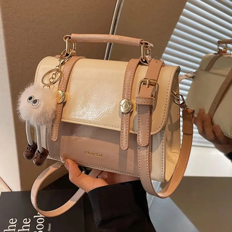 Поп-сумка, весна 2023, новая модная однотонная сумка на плечо из искусственной кожи, простой рюкзак с диагональным крестом, маленькая квадратная сумка для поездок на работу
Поп-сумка, весна 2023, новая модная однотонная сумка на плечо из искусственной кожи, простой рюкзак с диагональным крестом, маленькая квадратная сумка для поездок на работу 