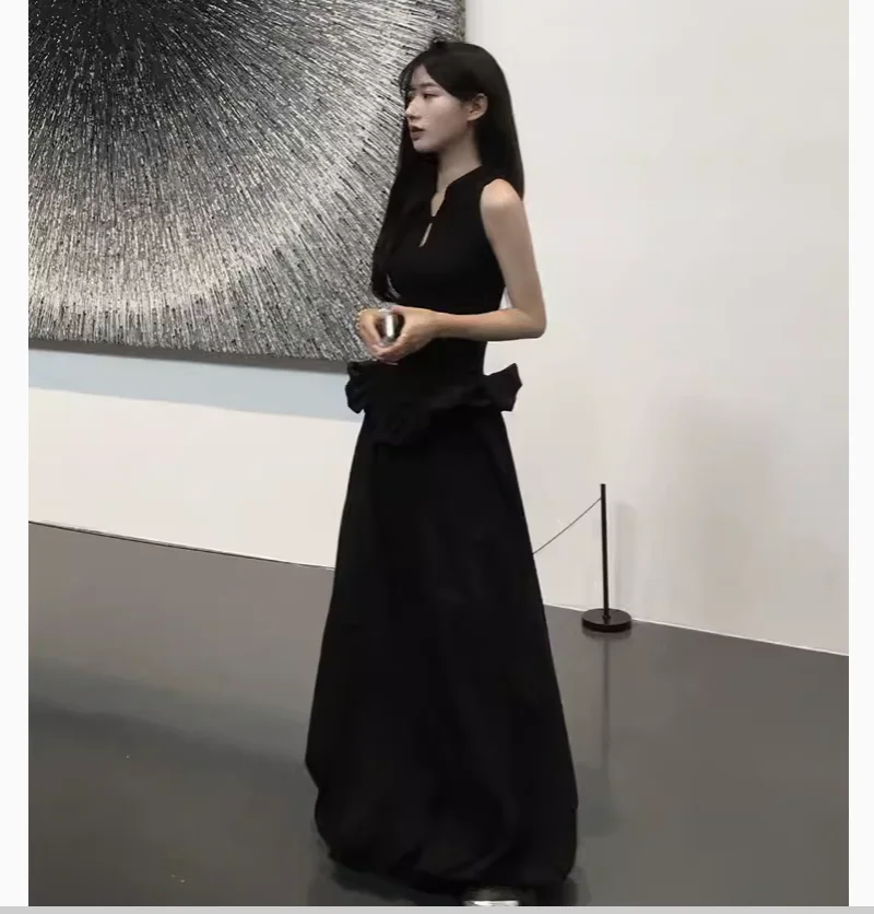 Hepburn style black evening dress for women's light luxury high-end waist slimming dress
Hepburn style black evening dress for women's light luxury high-end waist slimming dress