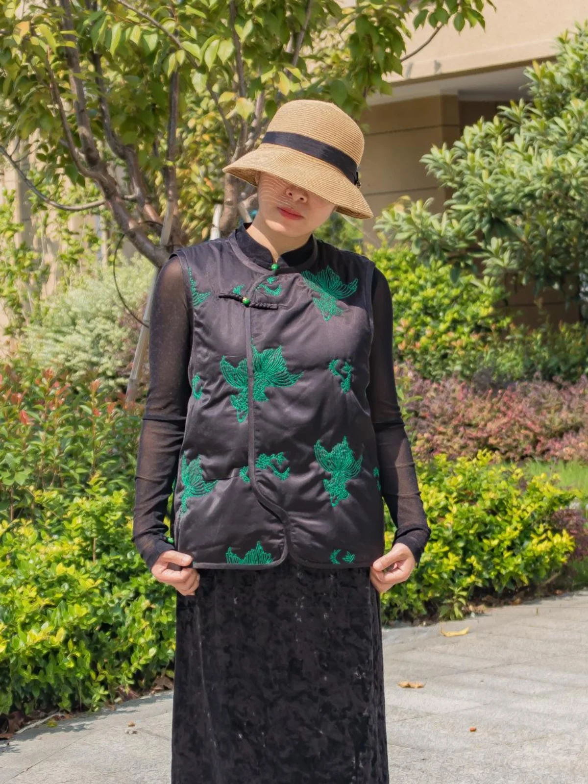 Artistic Embroidered Cotton Vest Women's Slanting Sleeve round Neck Improved Tang Suit Short Top Vest Thick Warm Strong Plant...
Artistic Embroidered Cotton Vest Women's Slanting Sleeve round Neck Improved Tang Suit Short Top Vest Thick Warm Strong Plant...