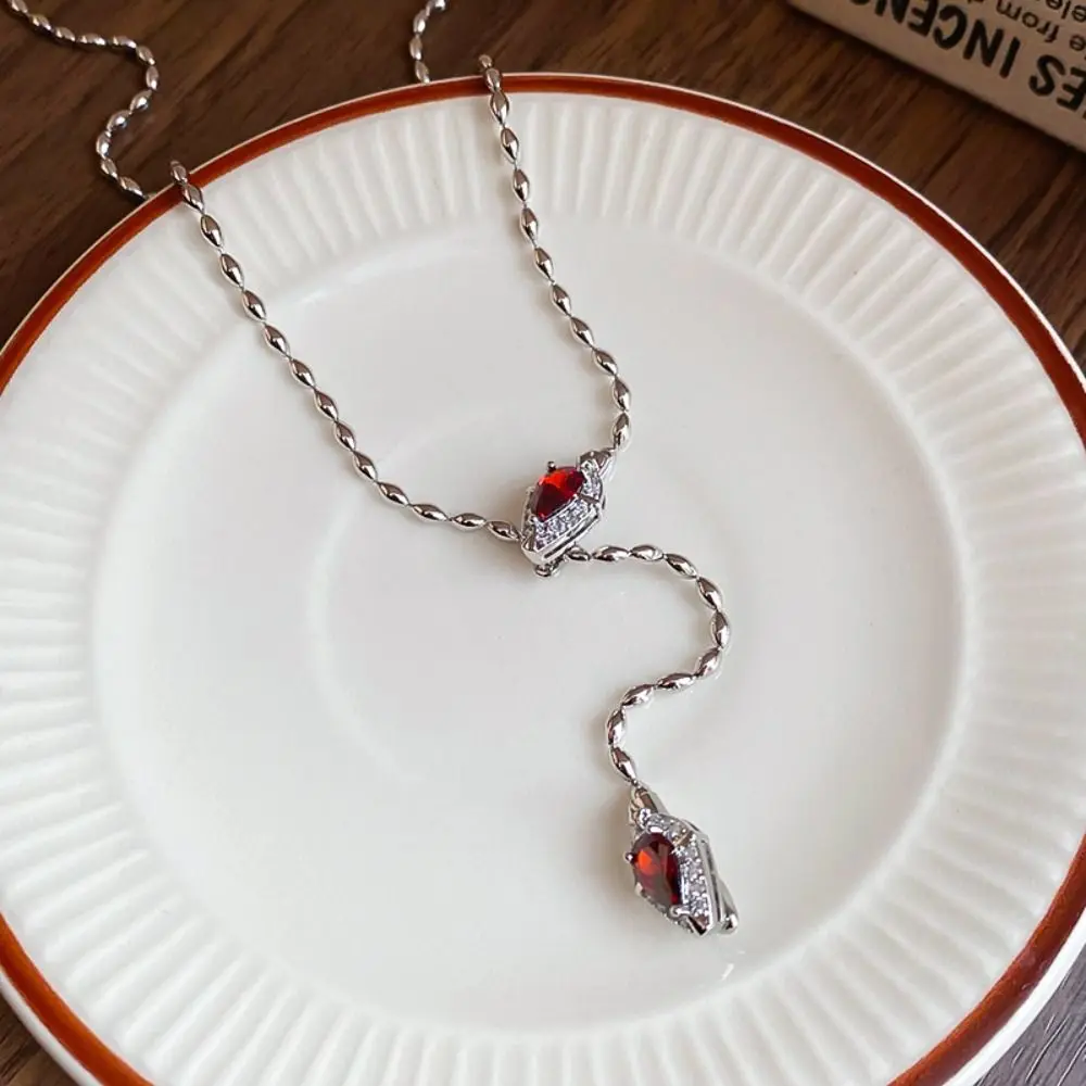 Fashion Elegant Snake Necklace Vintage Sparkling Snake Head Clavicle Chain Light Luxury Zircon Women's Jewelry Party
Fashion Elegant Snake Necklace Vintage Sparkling Snake Head Clavicle Chain Light Luxury Zircon Women's Jewelry Party