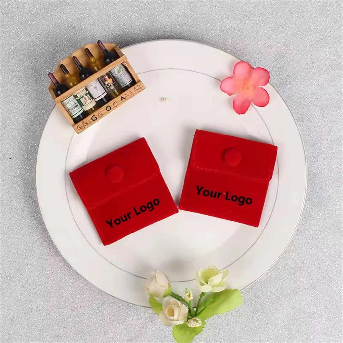 100pcs Customized Logo Snap Button Velvet Bag Jewelry Pouches Personalized Small Packaging Drawstring Microfiber Ring Gift Bags
100pcs Customized Logo Snap Button Velvet Bag Jewelry Pouches Personalized Small Packaging Drawstring Microfiber Ring Gift Bags