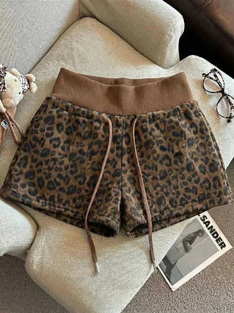 American Style Leopard Print High Waist Wide Leg Casual Bootcut Shorts Women's Sporty Skirt High Elasticity Autumn Winte...
American Style Leopard Print High Waist Wide Leg Casual Bootcut Shorts Women's Sporty Skirt High Elasticity Autumn Winte...