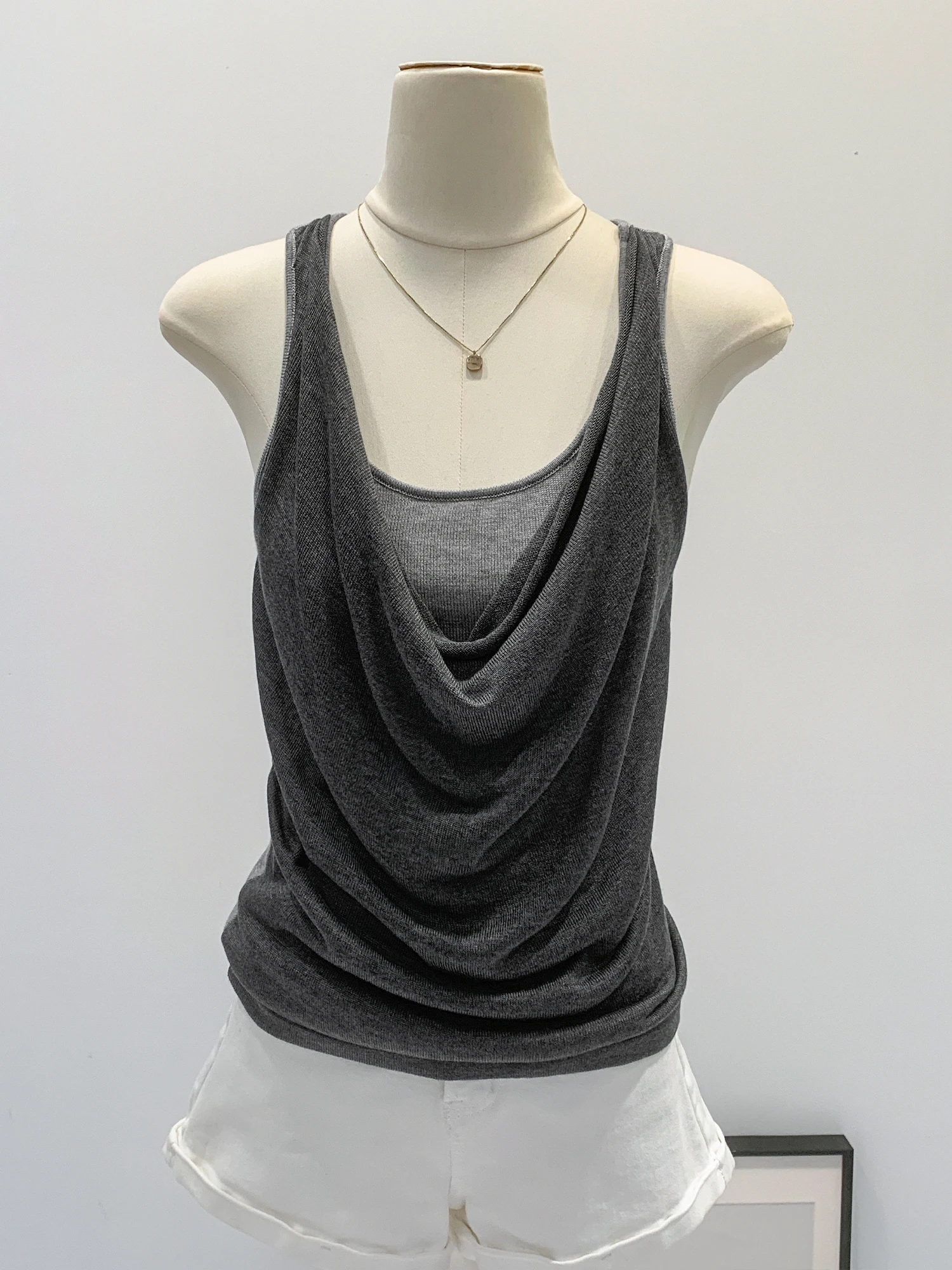 Laceless Tank Top Women's Summer Outerwear Low round Neck Knitted Sleeveless Vest Design Sensation Fashion Commute Style
Laceless Tank Top Women's Summer Outerwear Low round Neck Knitted Sleeveless Vest Design Sensation Fashion Commute Style