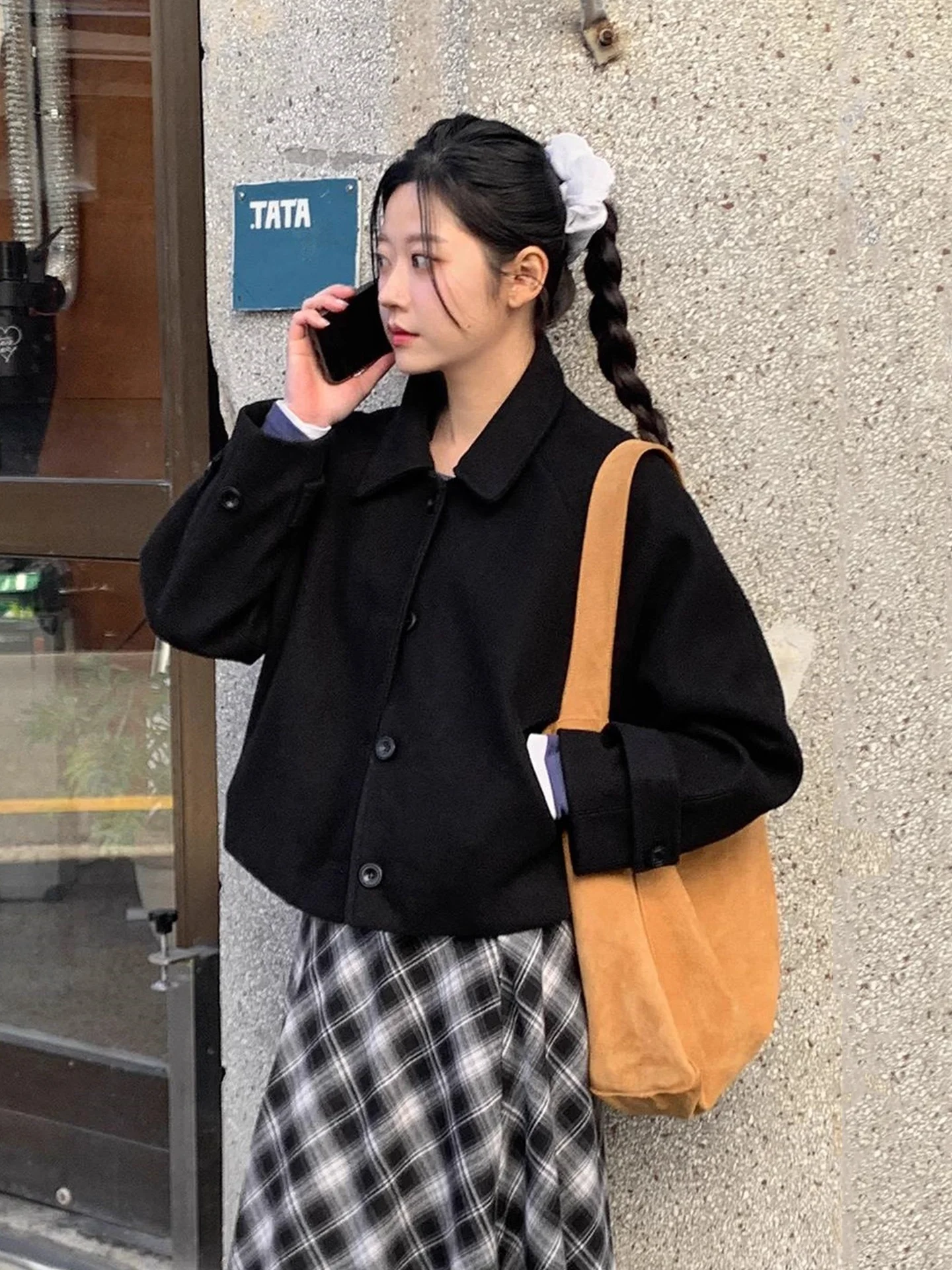 Ретро-пальто из чистой шерсти для женщин, универсальное, однотонное, зимнее, новое, маленького размера, на пуговицах, в корейском стиле, свободного кроя, с длинными рукавами
Ретро-пальто из чистой шерсти для женщин, универсальное, однотонное, зимнее, новое, маленького размера, на пуговицах, в корейском стиле, свободного кроя, с длинными рукавами