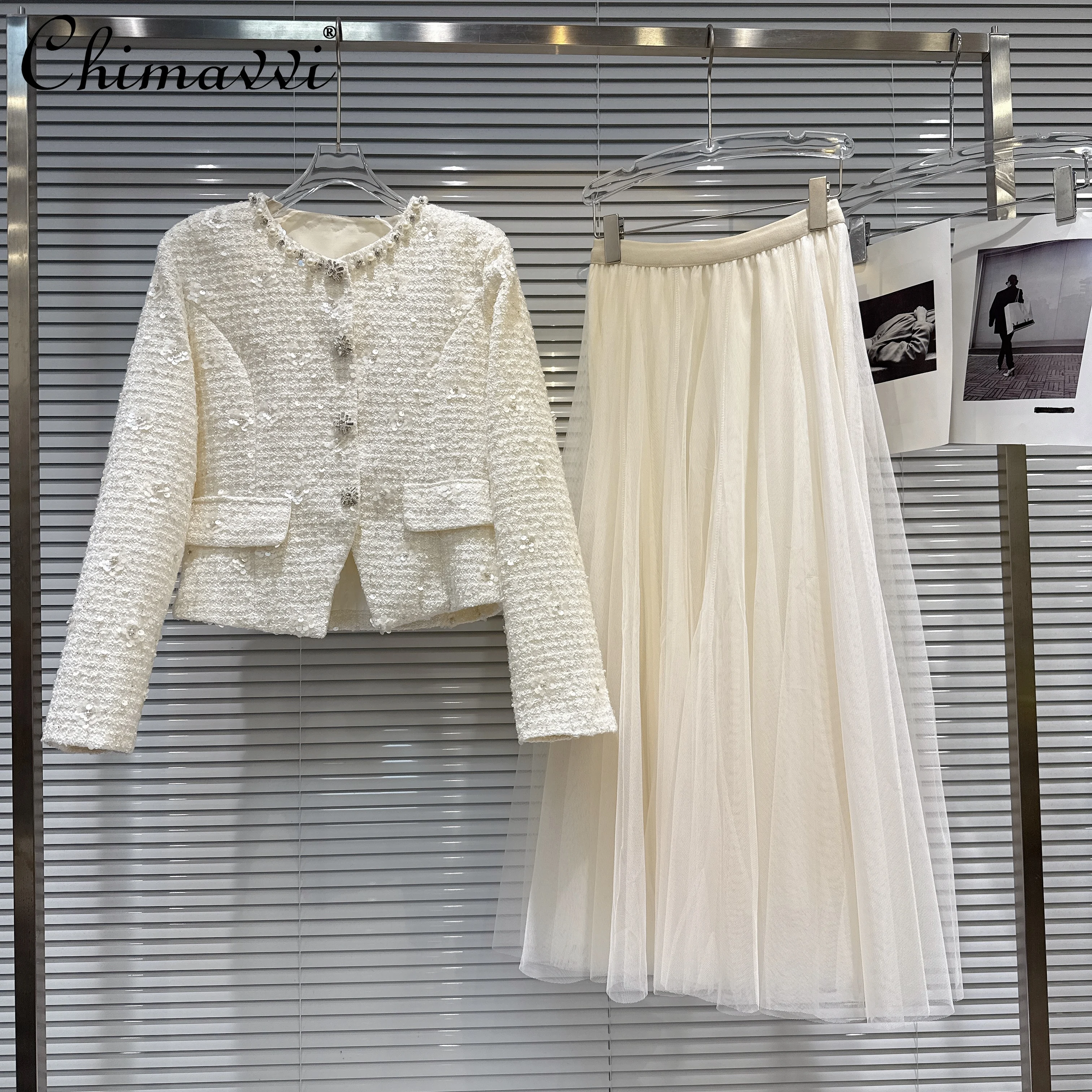 Элегантный французский светский твидовый жакет с бриллиантами и блестками, круглым вырезом и длинными рукавами, сетчатая длинная юбка с высокой талией, комплект из двух предметов для женщин
Элегантный французский светский твидовый жакет с бриллиантами и блестками, круглым вырезом и длинными рукавами, сетчатая длинная юбка с высокой талией, комплект из двух предметов для женщин