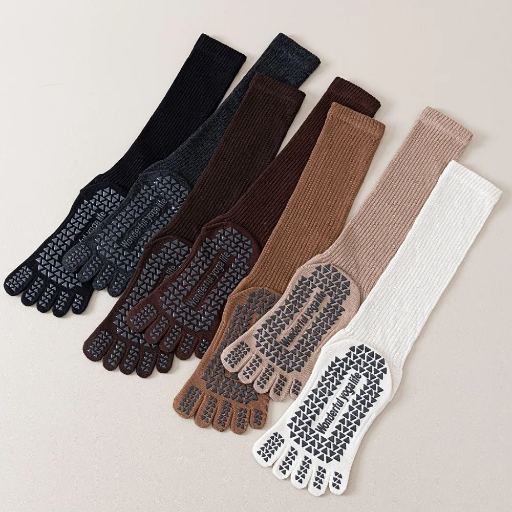 Спортивные носки с пятью пальцами, силиконовые противоскользящие женские носки для йоги с отдельными пальцами, однотонные спортивные носки для пилатеса свободного размера
Спортивные носки с пятью пальцами, силиконовые противоскользящие женские носки для йоги с отдельными пальцами, однотонные спортивные носки для пилатеса свободного размера