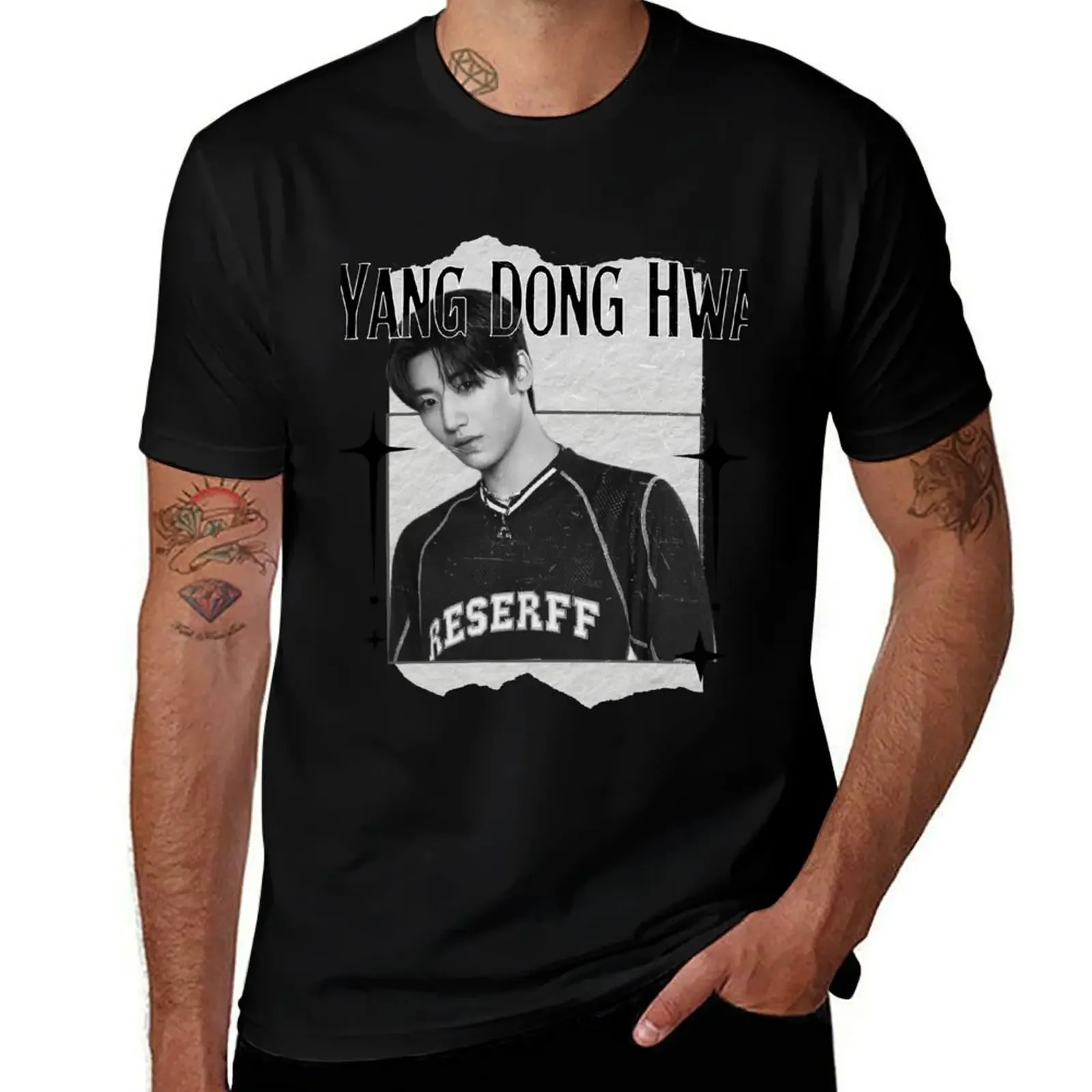 Yang Dong Hwa of POLARIX Black & White Kpop Art Scrapbook Collage T-Shirt oversized blanks Personalized t-shirt clothes for men
Yang Dong Hwa of POLARIX Black & White Kpop Art Scrapbook Collage T-Shirt oversized blanks Personalized t-shirt clothes for men