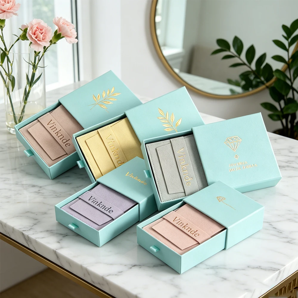 Customized Logo 9x9x2.5cm Paper Drawer Jewelry Packaging Box with Velvet Bags Wedding Gift Boxes Necklace Earring Bracelet Ring
Customized Logo 9x9x2.5cm Paper Drawer Jewelry Packaging Box with Velvet Bags Wedding Gift Boxes Necklace Earring Bracelet Ring