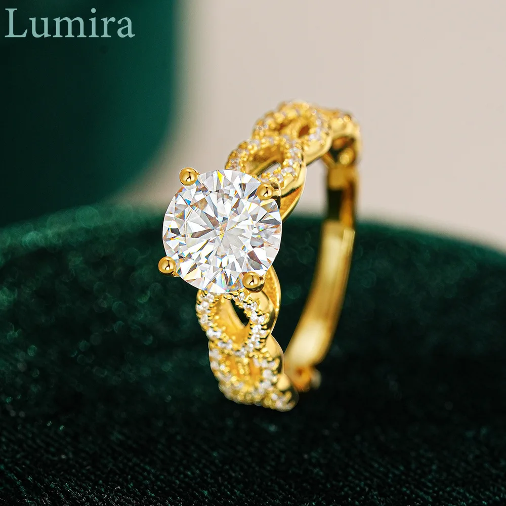Классическое кольцо Lumira с четырьмя зубцами из 18-каратного золота с D-цветным комплектом кластера 2 карата с муассанитом, ультра-люксовое обручальное кольцо, вневременные ювелирные изделия
Классическое кольцо Lumira с четырьмя зубцами из 18-каратного золота с D-цветным комплектом кластера 2 карата с муассанитом, ультра-люксовое обручальное кольцо, вневременные ювелирные изделия