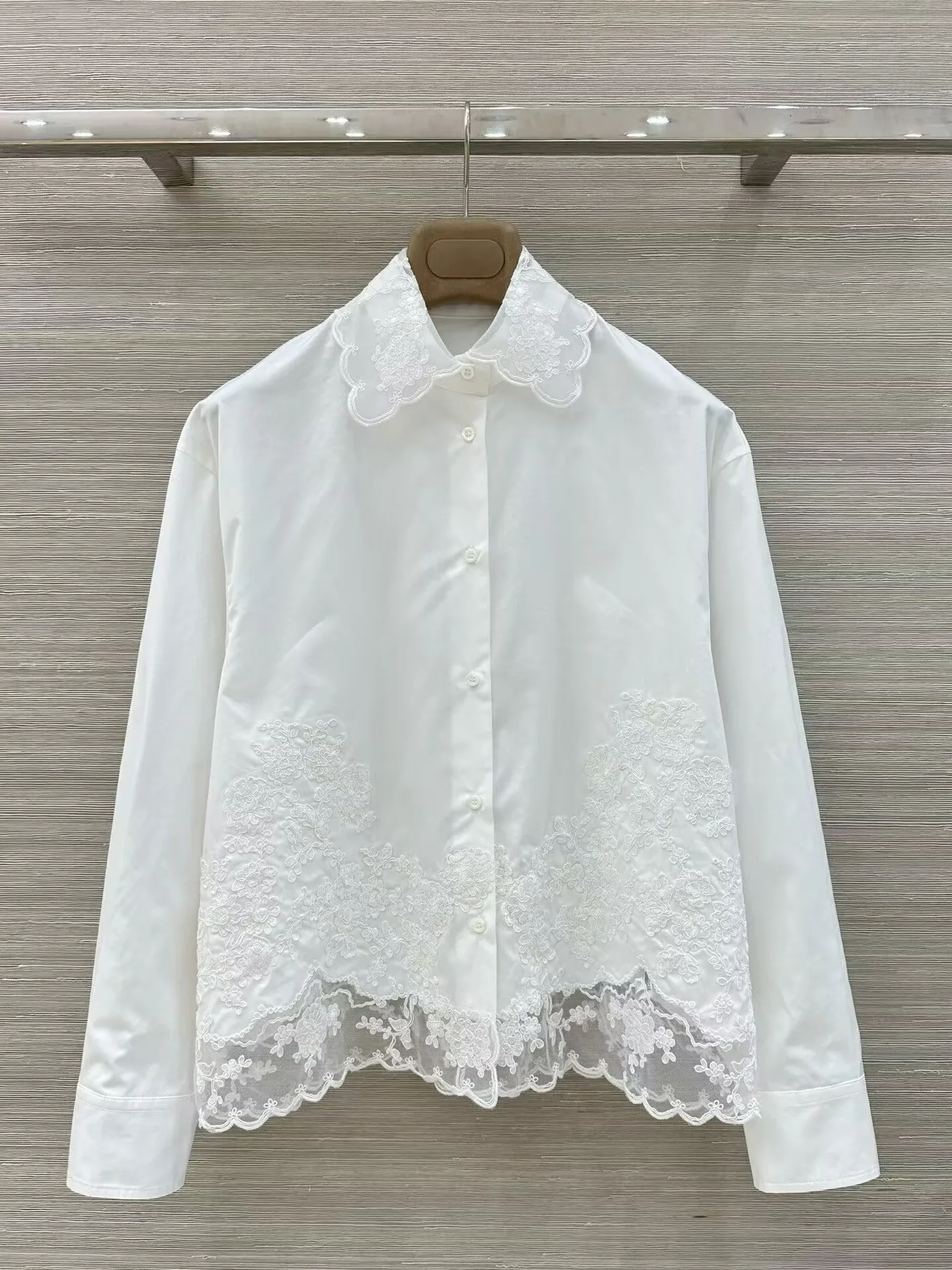 Women 100% Cotton Blouse Top Lace Patchwork Turn-down Collar Long Sleeve Single Breasted Loose Female Shirt
Women 100% Cotton Blouse Top Lace Patchwork Turn-down Collar Long Sleeve Single Breasted Loose Female Shirt