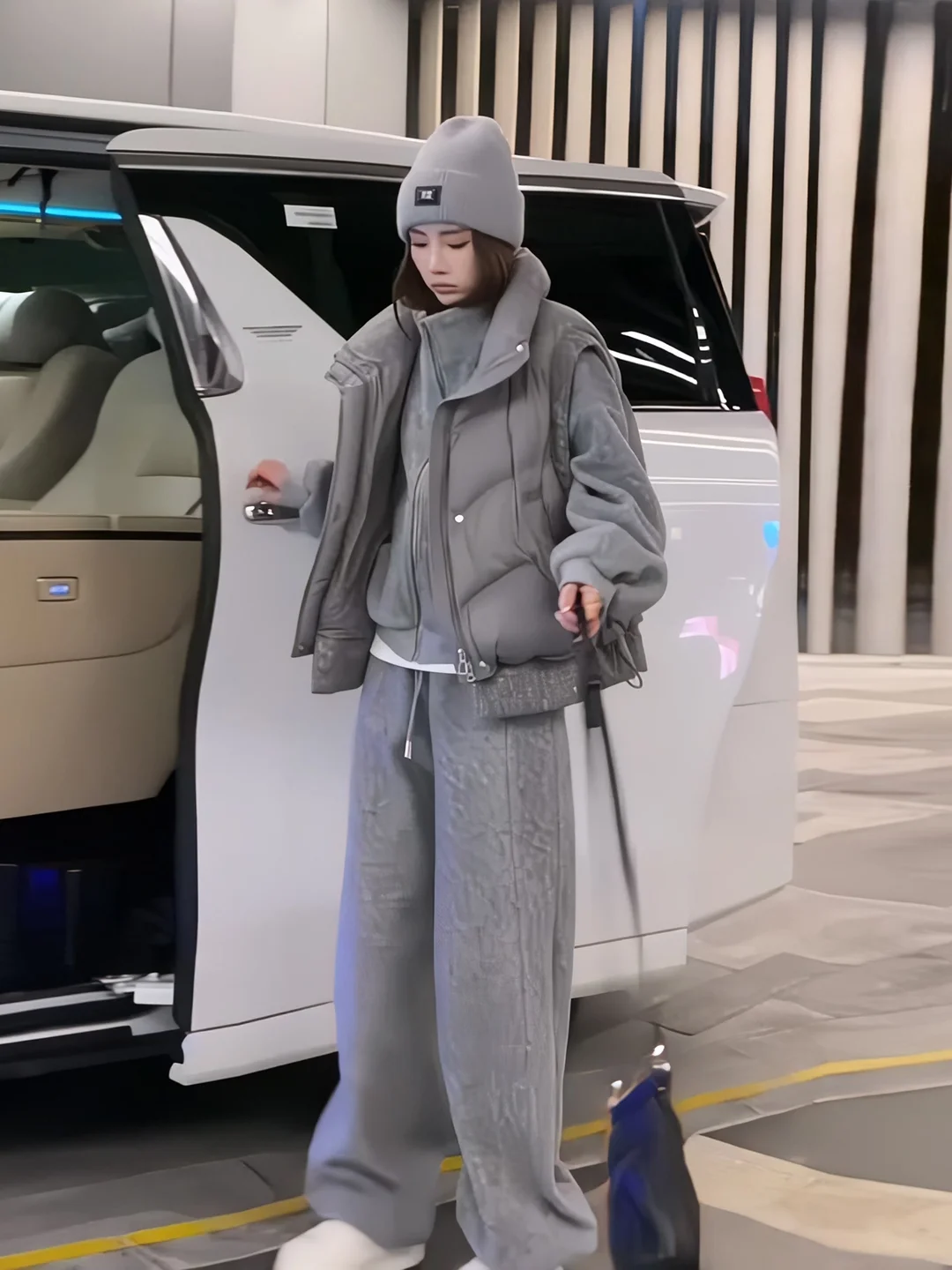Women's Grey Collared Cotton Vest Casual Sweatshirt Loose Wide Leg Pants Three Piece Set Winter Sports Outfit Full Set
Women's Grey Collared Cotton Vest Casual Sweatshirt Loose Wide Leg Pants Three Piece Set Winter Sports Outfit Full Set